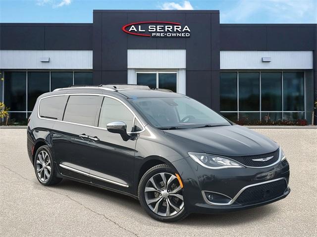 2017 Chrysler Pacifica Vehicle Photo in GRAND BLANC, MI 48439-8139