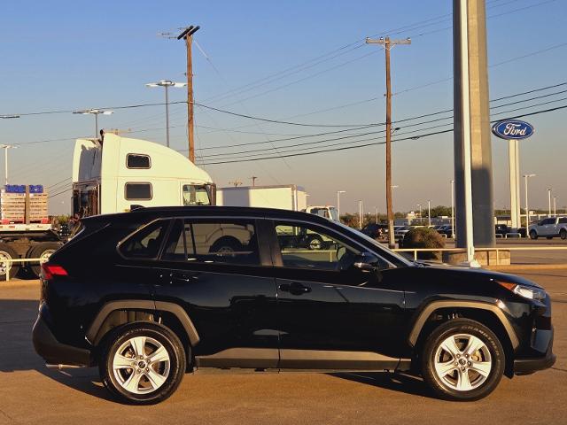 2019 Toyota RAV4 Vehicle Photo in Weatherford, TX 76087-8771