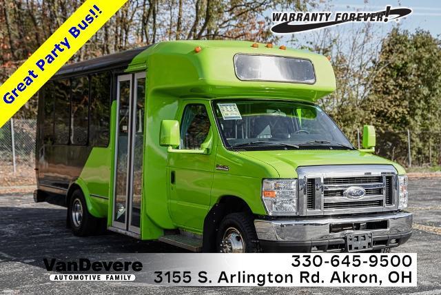 2016 Ford Econoline Commercial Cutaway Vehicle Photo in Akron, OH 44312