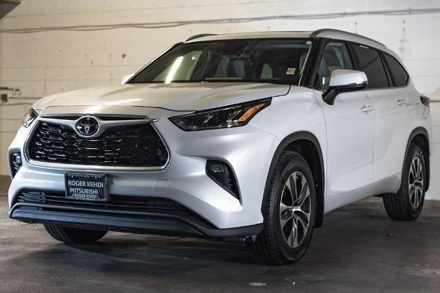 2023 Toyota Highlander Vehicle Photo in Tigard, OR 97223