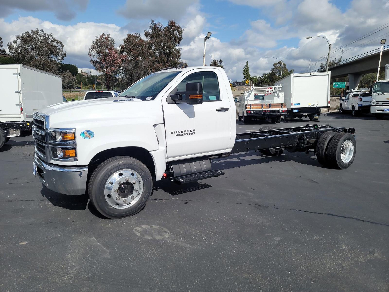 2023 Chevrolet Silverado Chassis Cab Vehicle Photo in LA MESA, CA 91942-8211