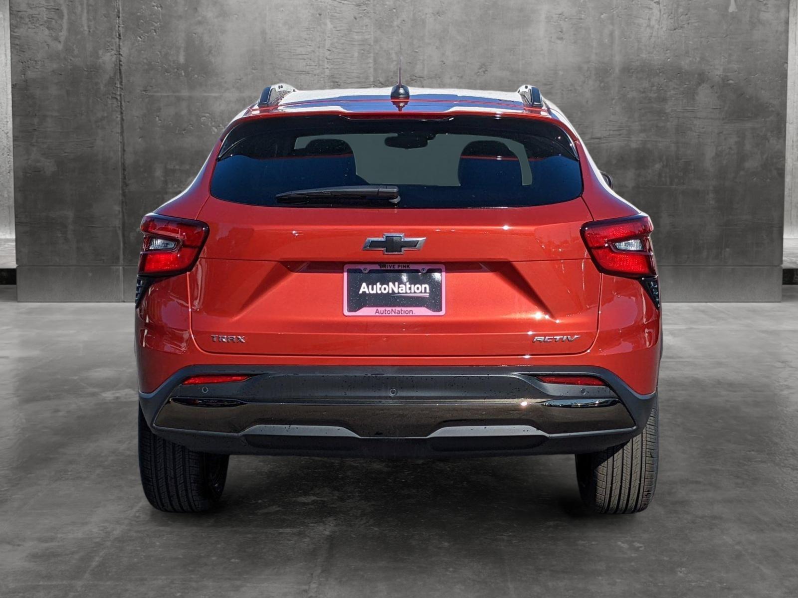 2024 Chevrolet Trax Vehicle Photo in VALENCIA, CA 91355-1705