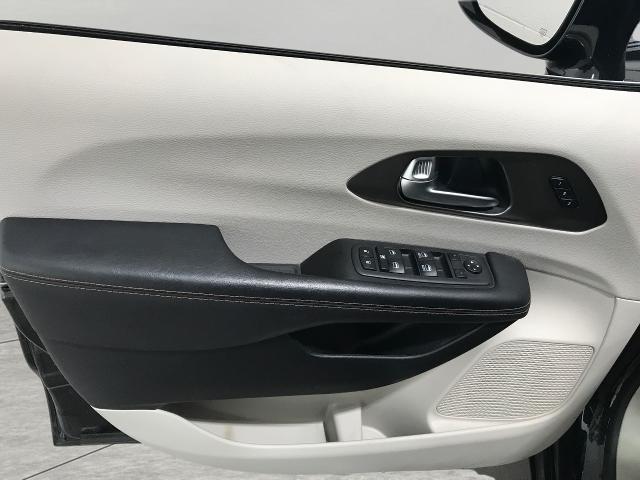 2020 Chrysler Pacifica Vehicle Photo in GREEN BAY, WI 54303-3330