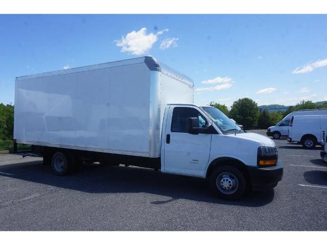 2023 Chevrolet Express Cutaway 4500 Vehicle Photo in ALCOA, TN 37701-3235