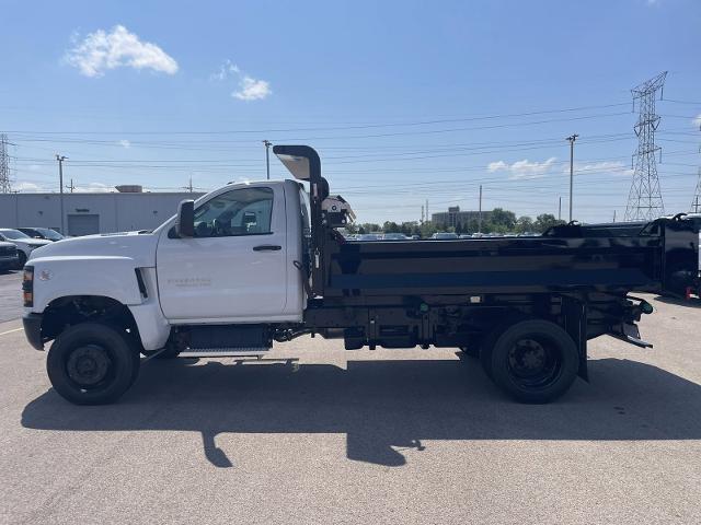 2024 Chevrolet Silverado Chassis Cab Vehicle Photo in JOLIET, IL 60435-8135