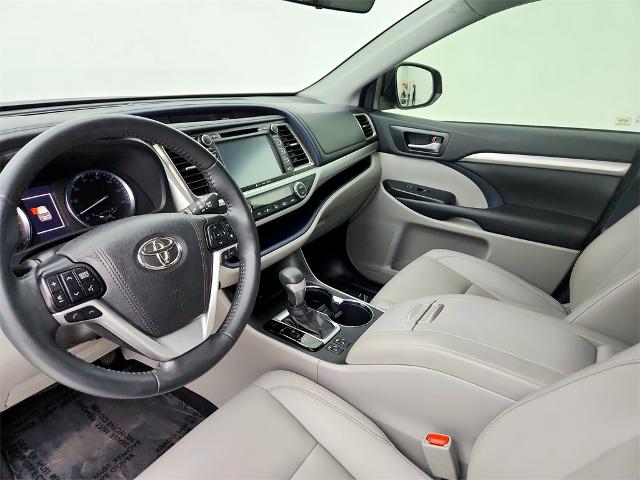 2019 Toyota Highlander Vehicle Photo in Grapevine, TX 76051