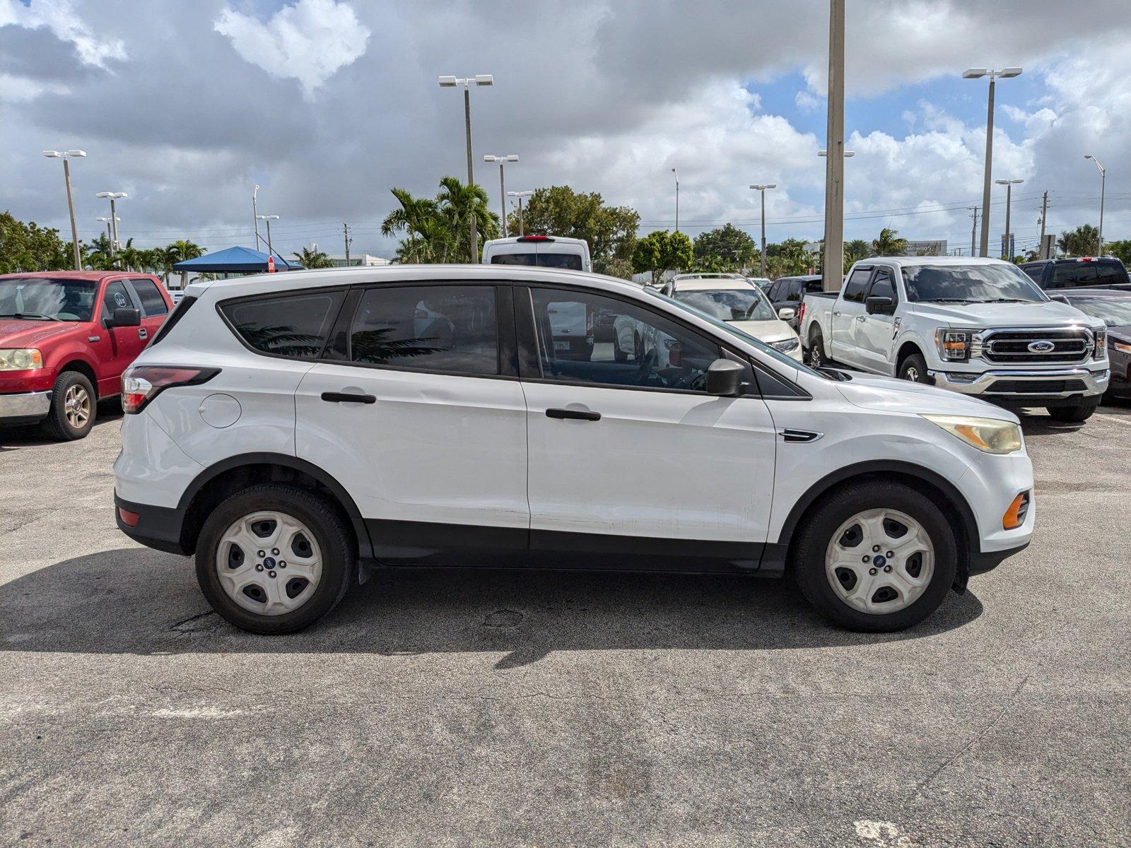 2017 Ford Escape Vehicle Photo in Miami, FL 33015