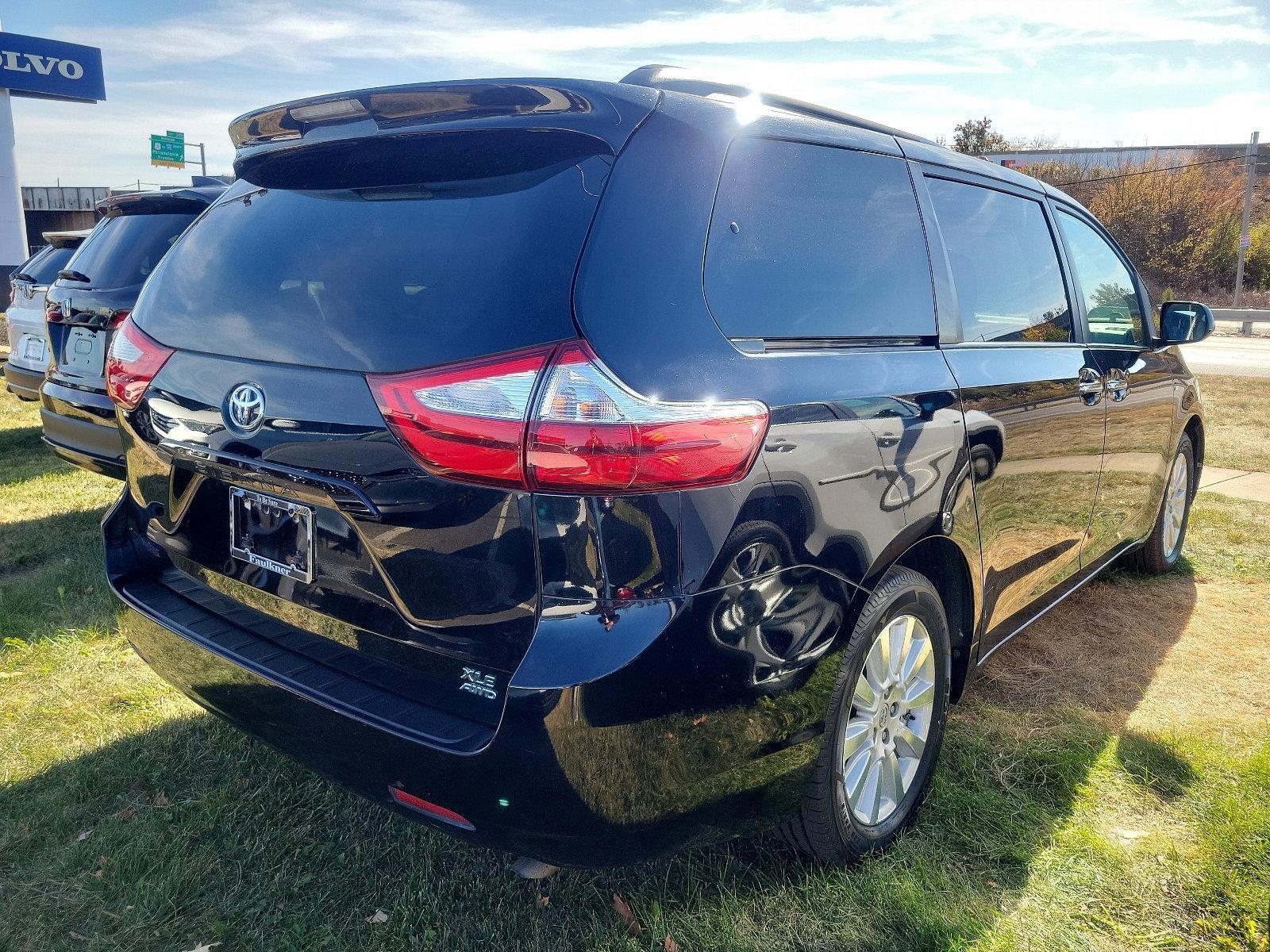 2017 Toyota Sienna Vehicle Photo in Trevose, PA 19053