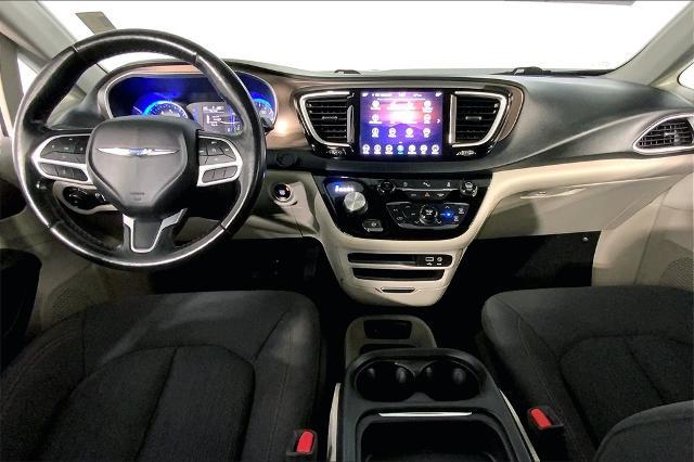 2019 Chrysler Pacifica Vehicle Photo in Lees Summit, MO 64086