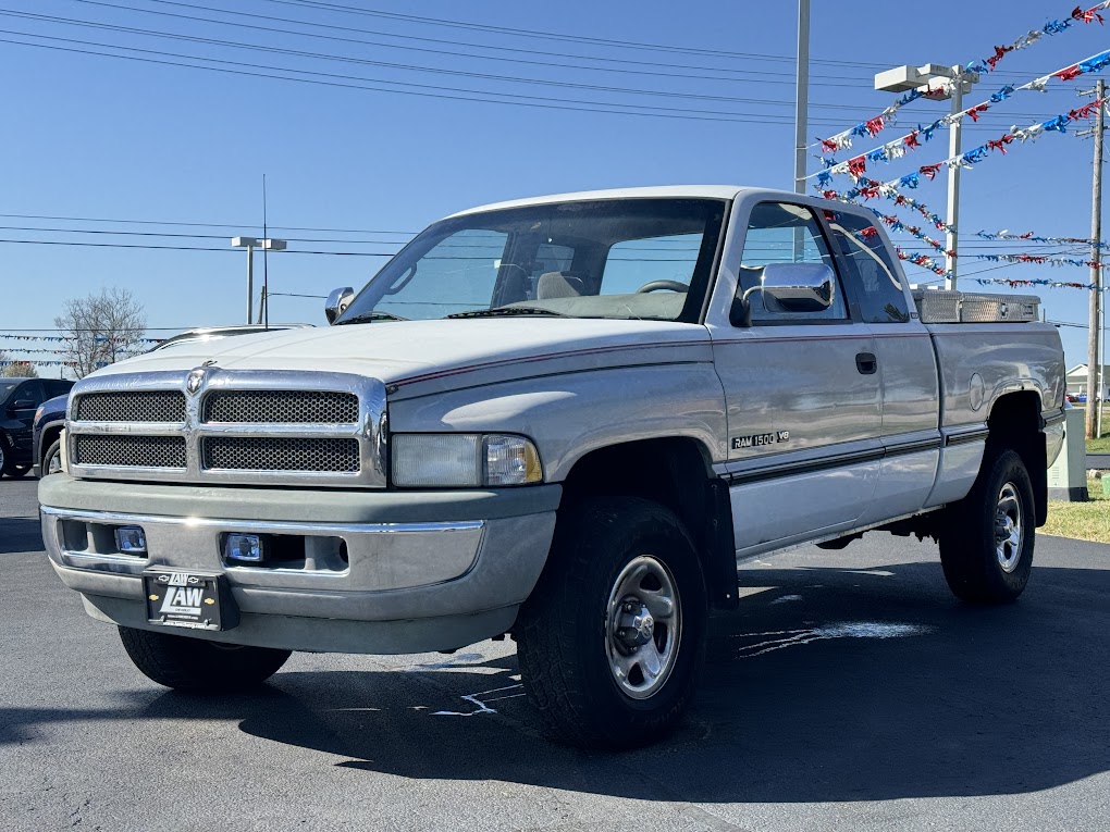 1997 Dodge Ram 1500 Vehicle Photo in BOONVILLE, IN 47601-9633