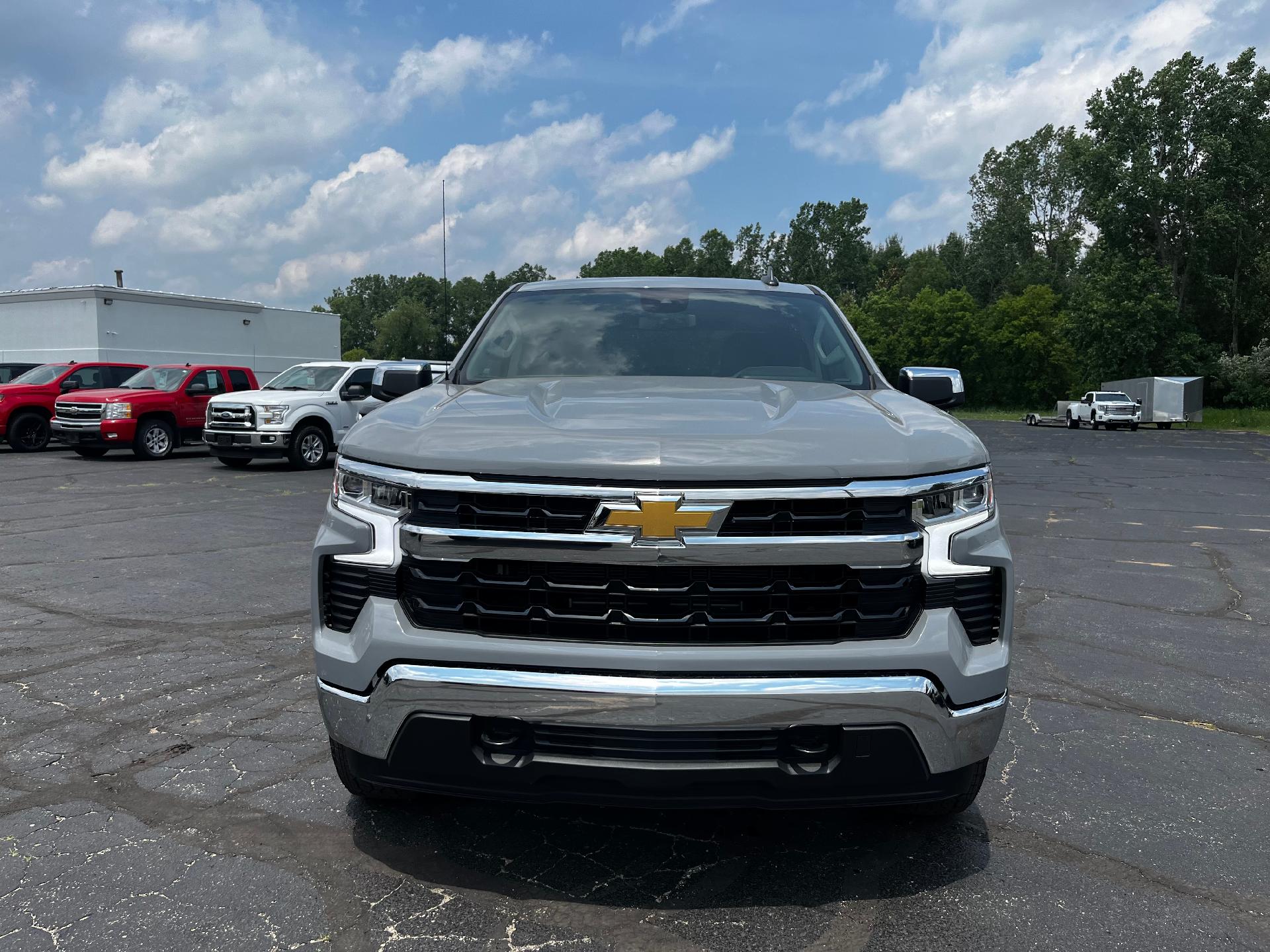 Used 2024 Chevrolet Silverado 1500 LT with VIN 1GCPDKEK5RZ232580 for sale in Clare, MI