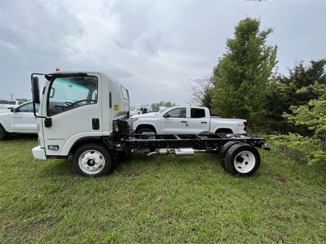 2024 Chevrolet Low Cab Forward 4500 Vehicle Photo in ALCOA, TN 37701-3235