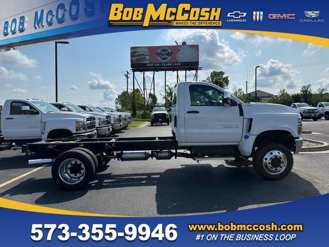 2024 Chevrolet Silverado Chassis Cab Vehicle Photo in COLUMBIA, MO 65203-3903