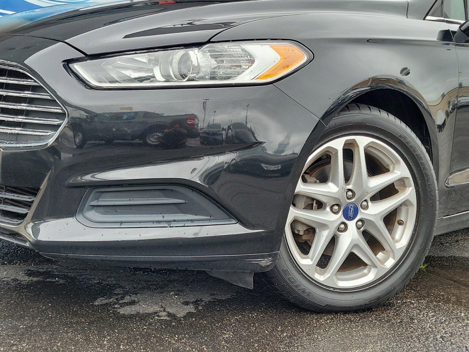 2013 Ford Fusion Vehicle Photo in Saint Charles, IL 60174