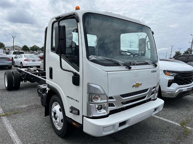 2025 Chevrolet Low Cab Forward 4500 Vehicle Photo in ALCOA, TN 37701-3235