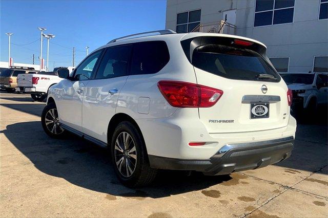 2017 Nissan Pathfinder Vehicle Photo in TOPEKA, KS 66609-0000