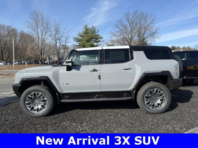 2024 GMC HUMMER EV SUV Vehicle Photo in CHICOPEE, MA 01020-5001