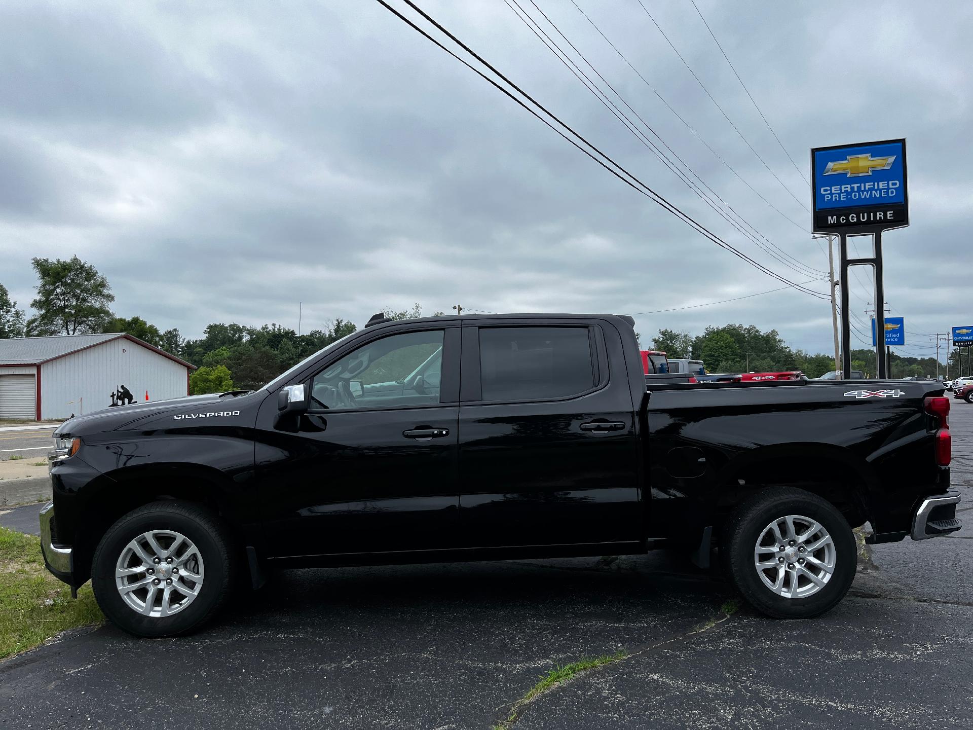 Used 2022 Chevrolet Silverado 1500 Limited LT with VIN 1GCPYJEK5NZ229106 for sale in Clare, MI