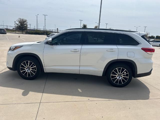 2018 Toyota Highlander Vehicle Photo in Grapevine, TX 76051