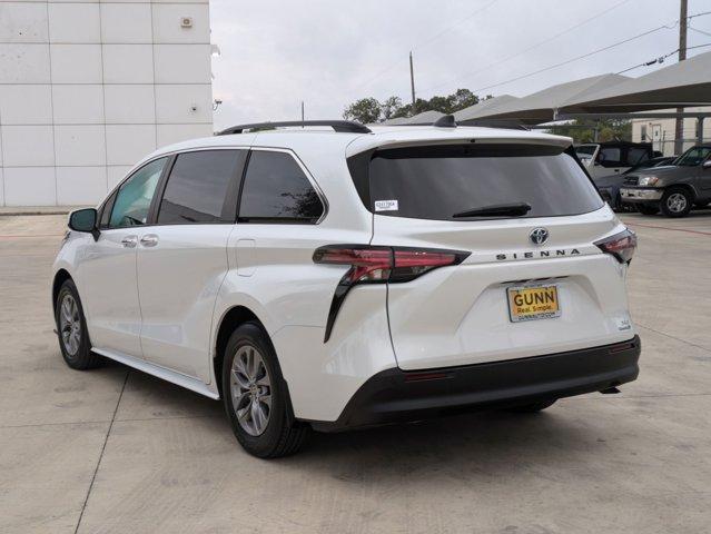 2022 Toyota Sienna Vehicle Photo in SELMA, TX 78154-1459