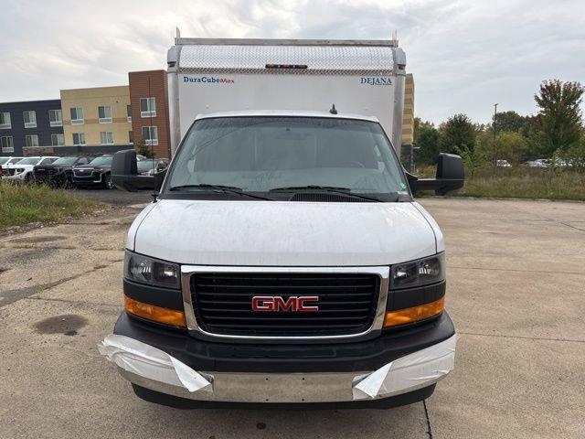 2023 GMC Savana Cutaway 4500 Vehicle Photo in MEDINA, OH 44256-9631