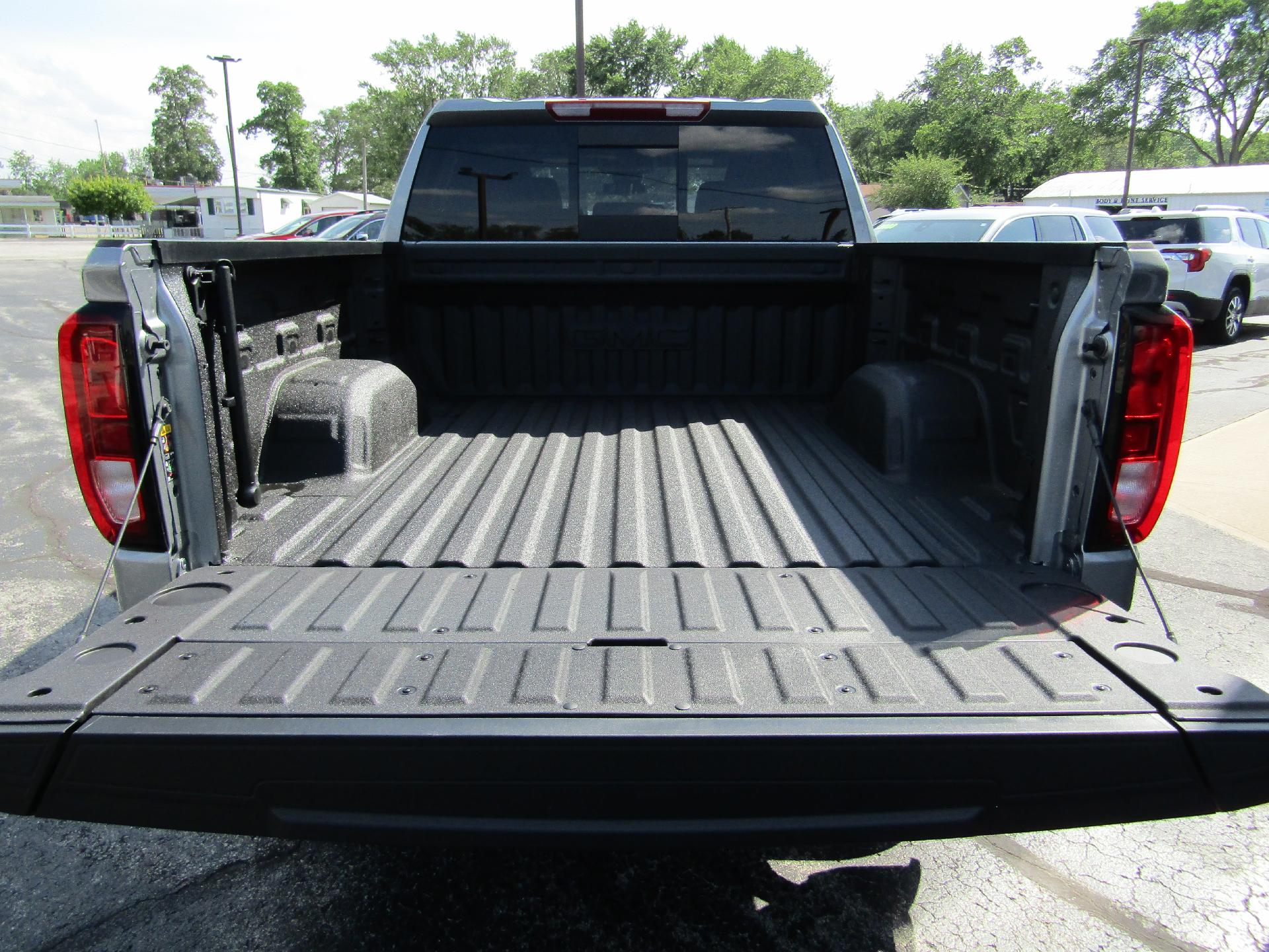 2024 GMC Sierra 1500 Vehicle Photo in GREENVILLE, OH 45331-1026