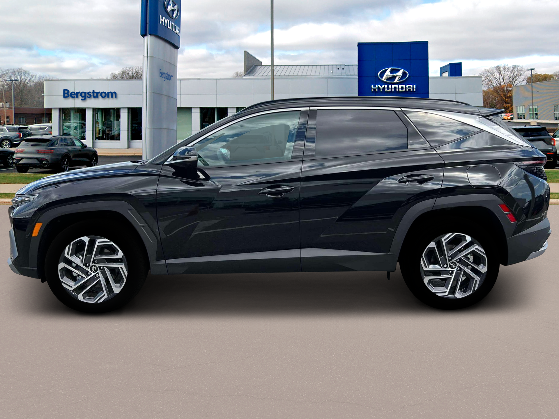 2025 Hyundai TUCSON Hybrid Vehicle Photo in Green Bay, WI 54304