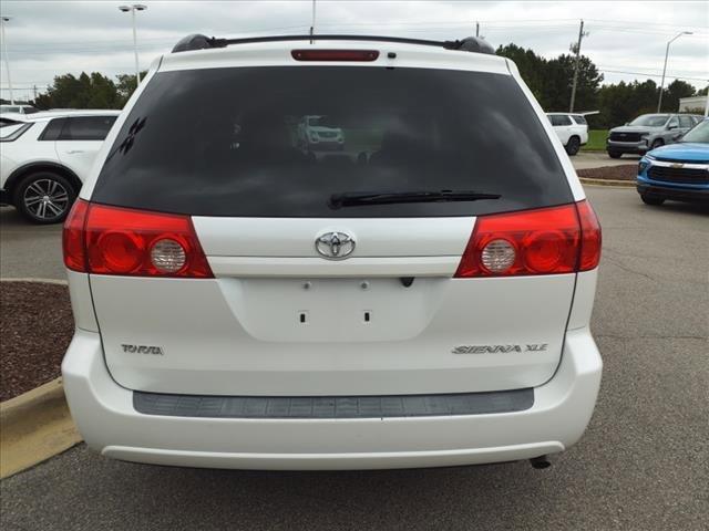 2008 Toyota Sienna Vehicle Photo in HENDERSON, NC 27536-2966