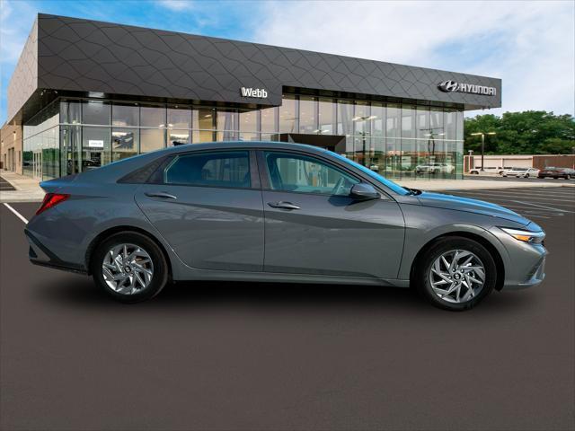 2024 Hyundai ELANTRA Vehicle Photo in Merrillville, IN 46410-5311