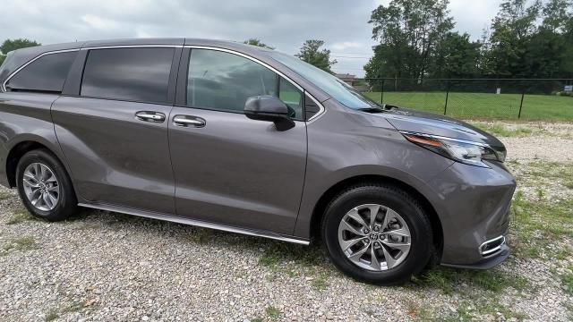 2022 Toyota Sienna Vehicle Photo in INDIANAPOLIS, IN 46227-0991