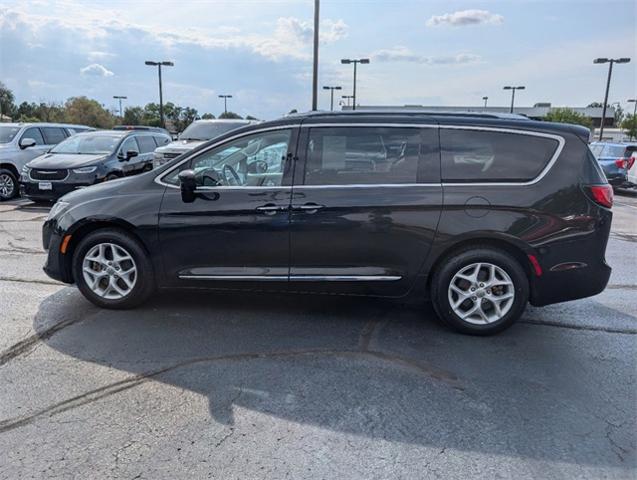 2017 Chrysler Pacifica Vehicle Photo in AURORA, CO 80012-4011