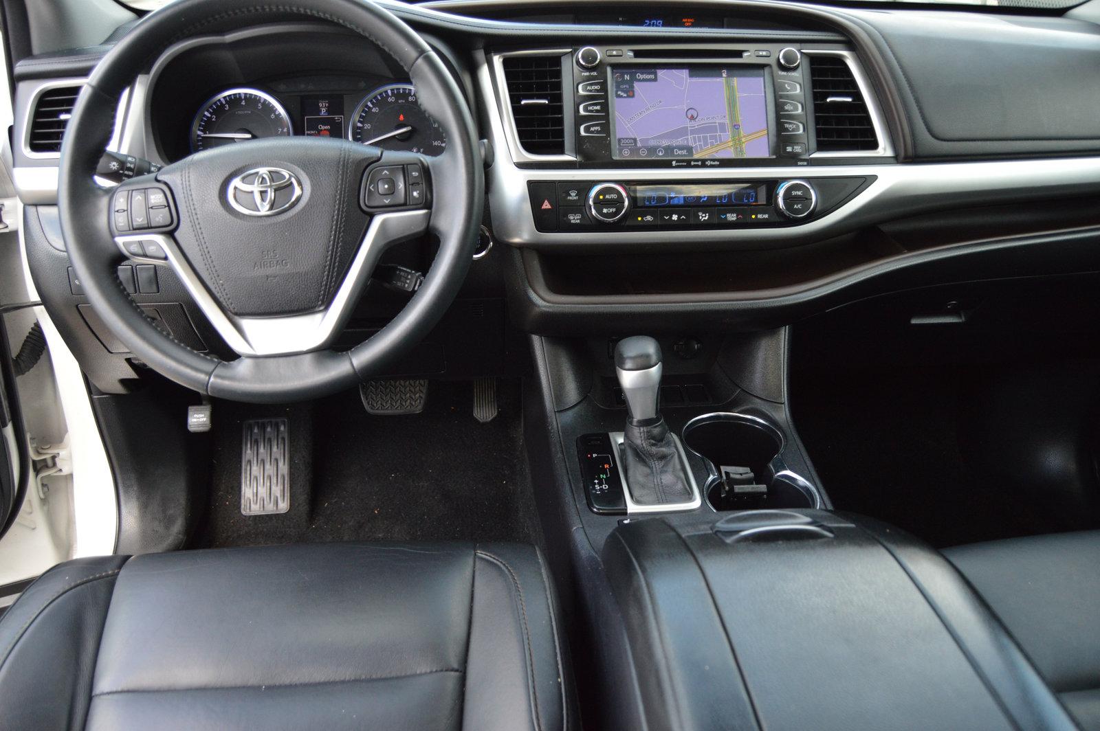 2016 Toyota Highlander Vehicle Photo in Houston, TX 77090