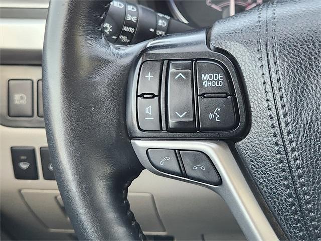 2019 Toyota Highlander Vehicle Photo in GAINESVILLE, TX 76240-2013