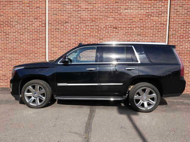 Used 2020 Cadillac Escalade Luxury with VIN 1GYS4BKJ6LR117946 for sale in Edina, Minnesota