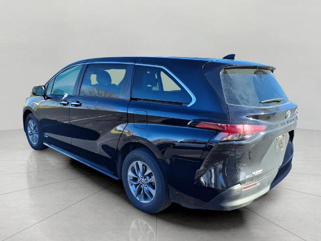 2021 Toyota Sienna Vehicle Photo in Oshkosh, WI 54904