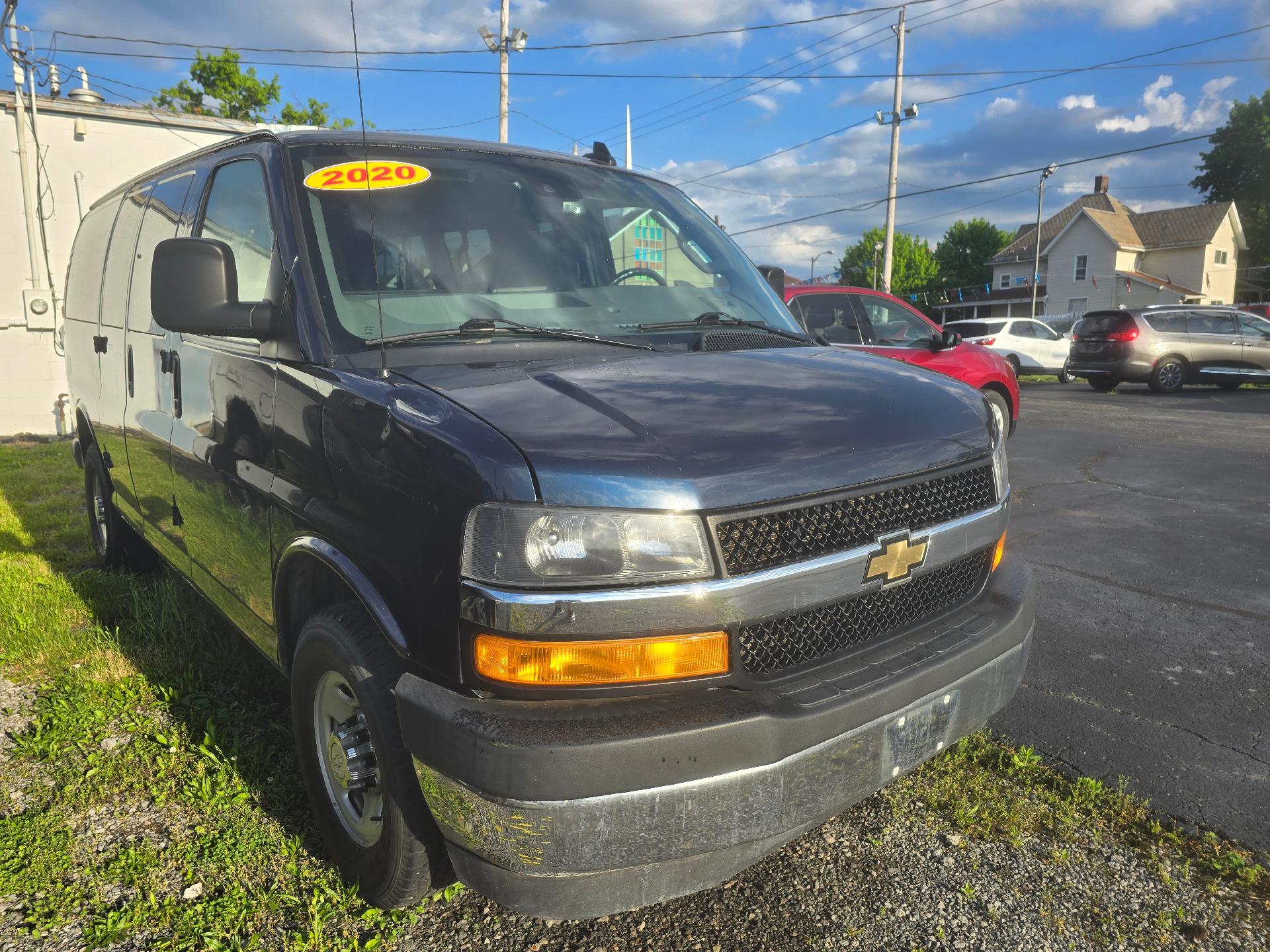 Used 2020 Chevrolet Express Passenger LT with VIN 1GAZGMFG7L1178140 for sale in East Palestine, OH