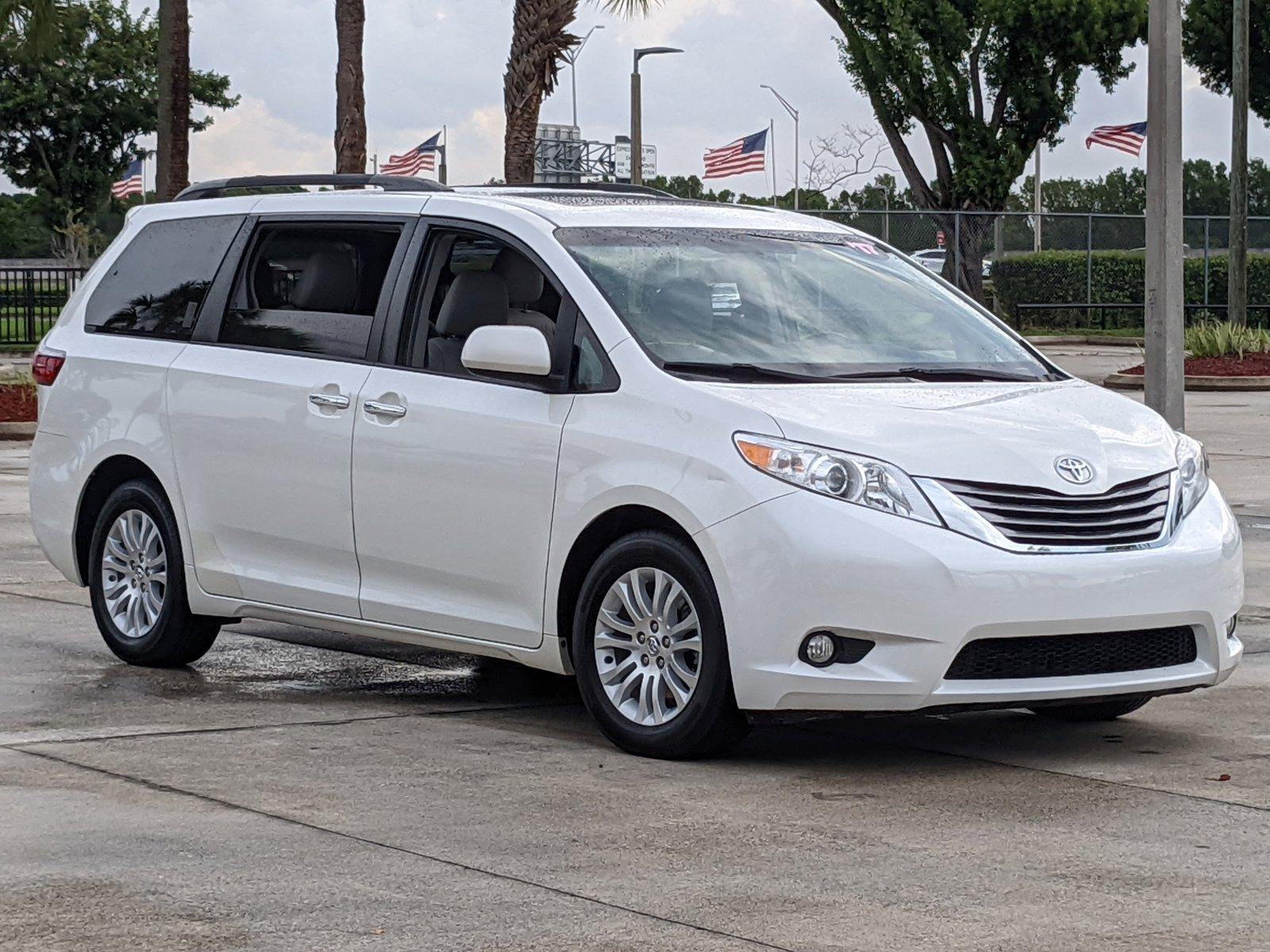 2017 Toyota Sienna Vehicle Photo in Davie, FL 33331