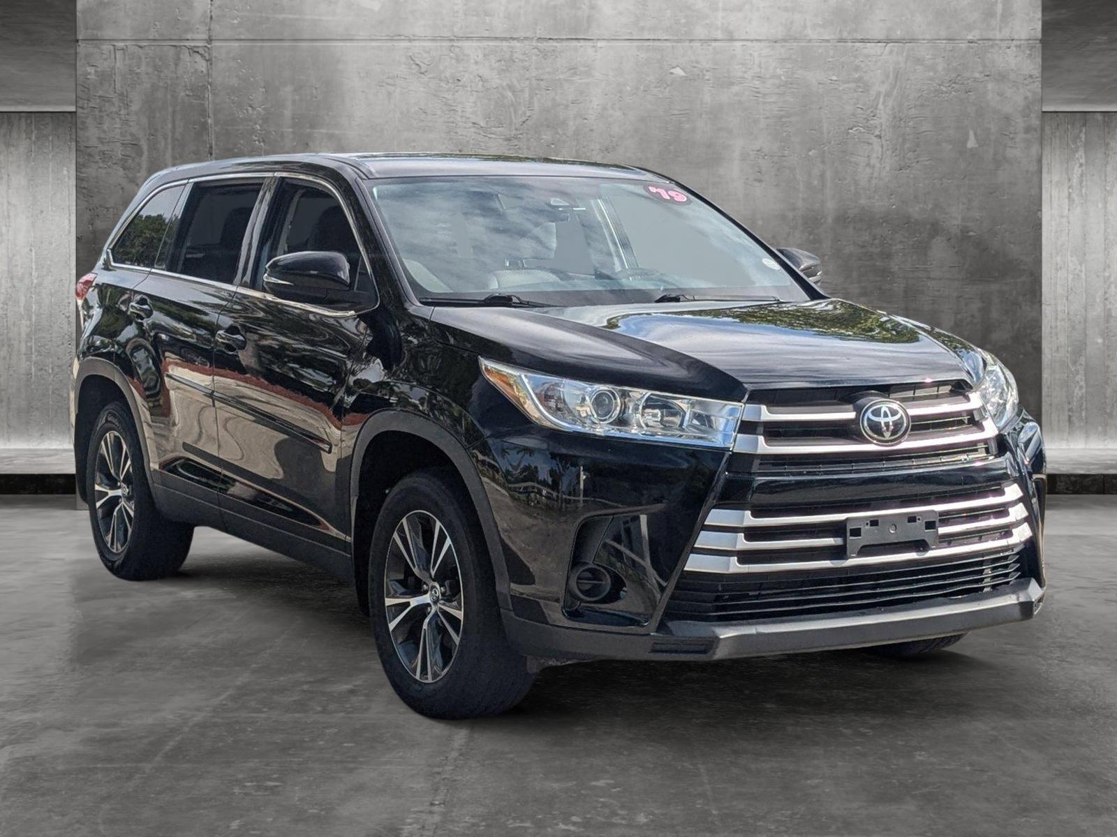 2019 Toyota Highlander Vehicle Photo in Davie, FL 33331