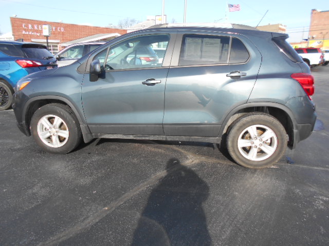 Used 2022 Chevrolet Trax LT with VIN KL7CJPSM9NB505773 for sale in North Baltimore, OH