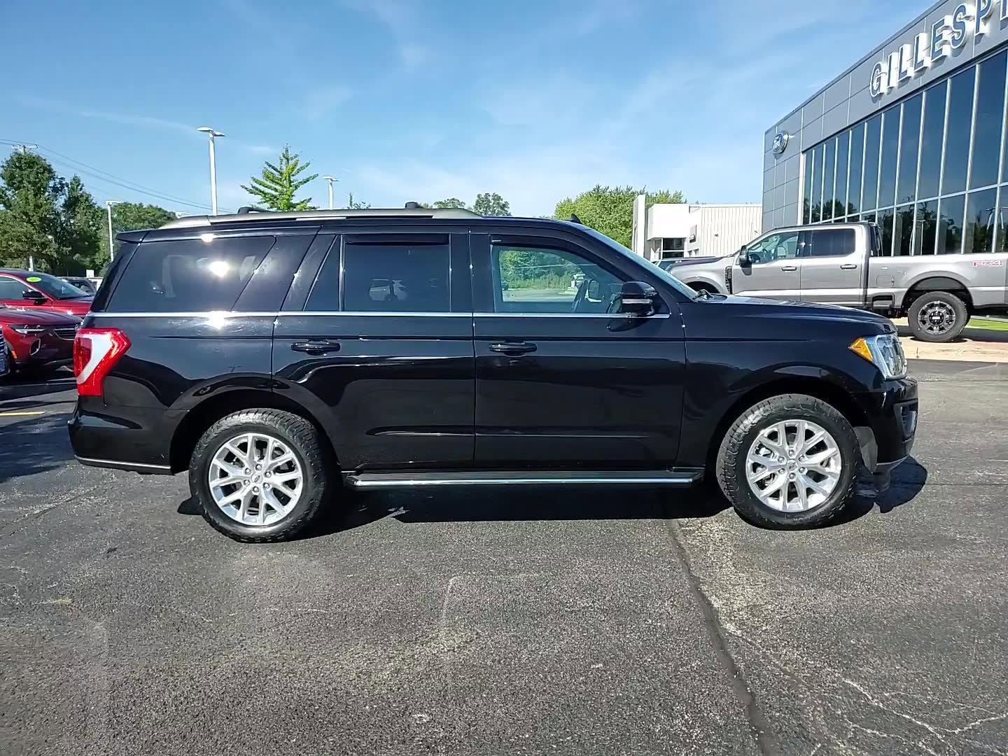 Used 2021 Ford Expedition XLT with VIN 1FMJU1JT2MEA28622 for sale in Gurnee, IL