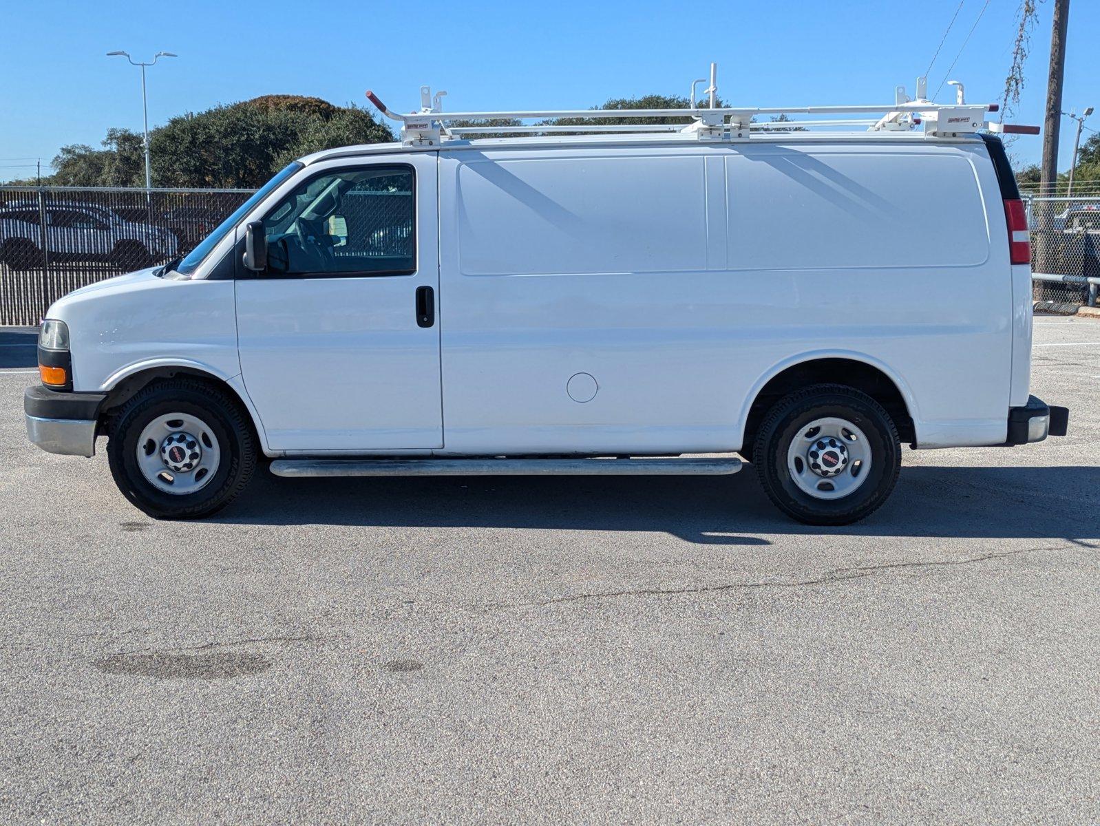 2017 GMC Savana Cargo Van Vehicle Photo in Corpus Christi, TX 78415