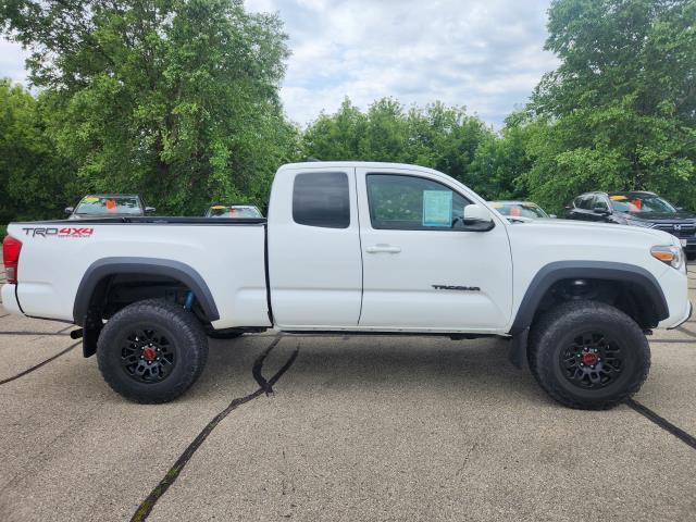 2017 Toyota Tacoma Vehicle Photo in MONROE, WI 53566-1050