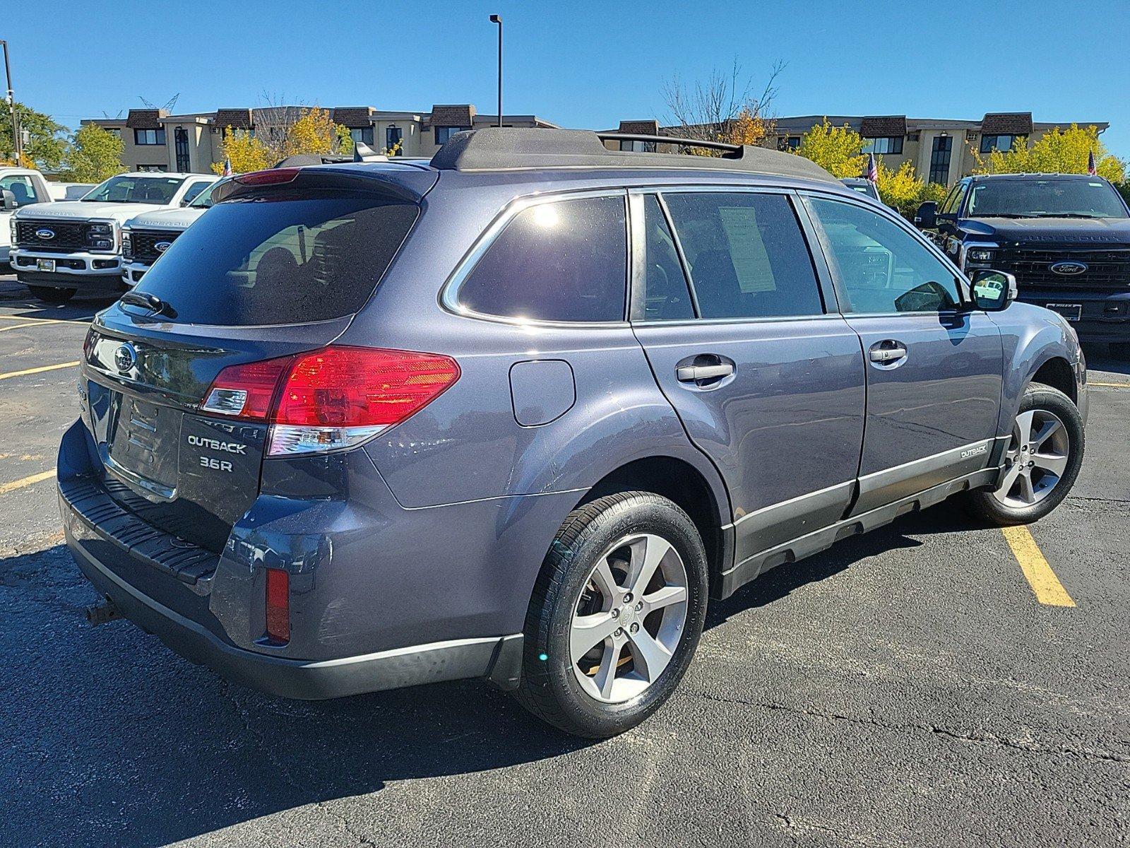 2014 Subaru Outback Vehicle Photo in Saint Charles, IL 60174