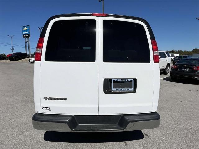 2020 Chevrolet Express Passenger 3500 Vehicle Photo in ALCOA, TN 37701-3235