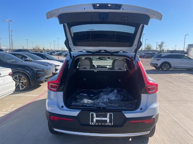 2025 Volvo XC40 Vehicle Photo in Grapevine, TX 76051