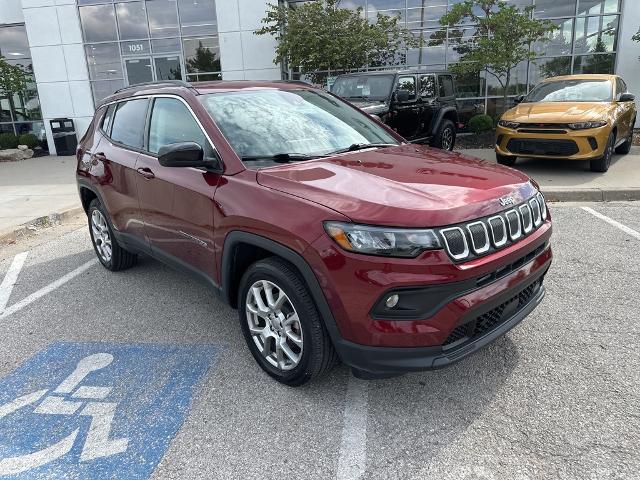 Used 2022 Jeep Compass Latitude Lux with VIN 3C4NJDFB4NT112233 for sale in Kansas City