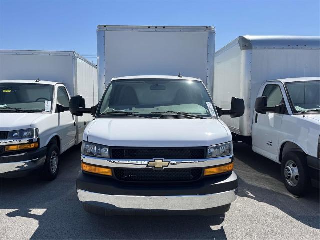 2023 Chevrolet Express Cutaway 3500 Vehicle Photo in ALCOA, TN 37701-3235