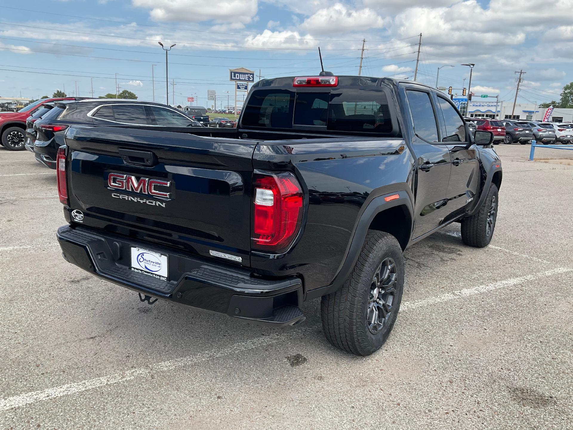 2024 GMC Canyon Vehicle Photo in PONCA CITY, OK 74601-1036