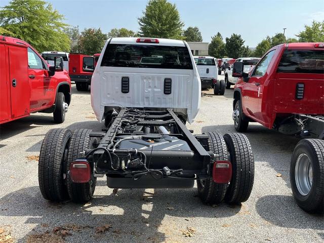 2024 Chevrolet Silverado 3500 HD Chassis Cab Vehicle Photo in ALCOA, TN 37701-3235