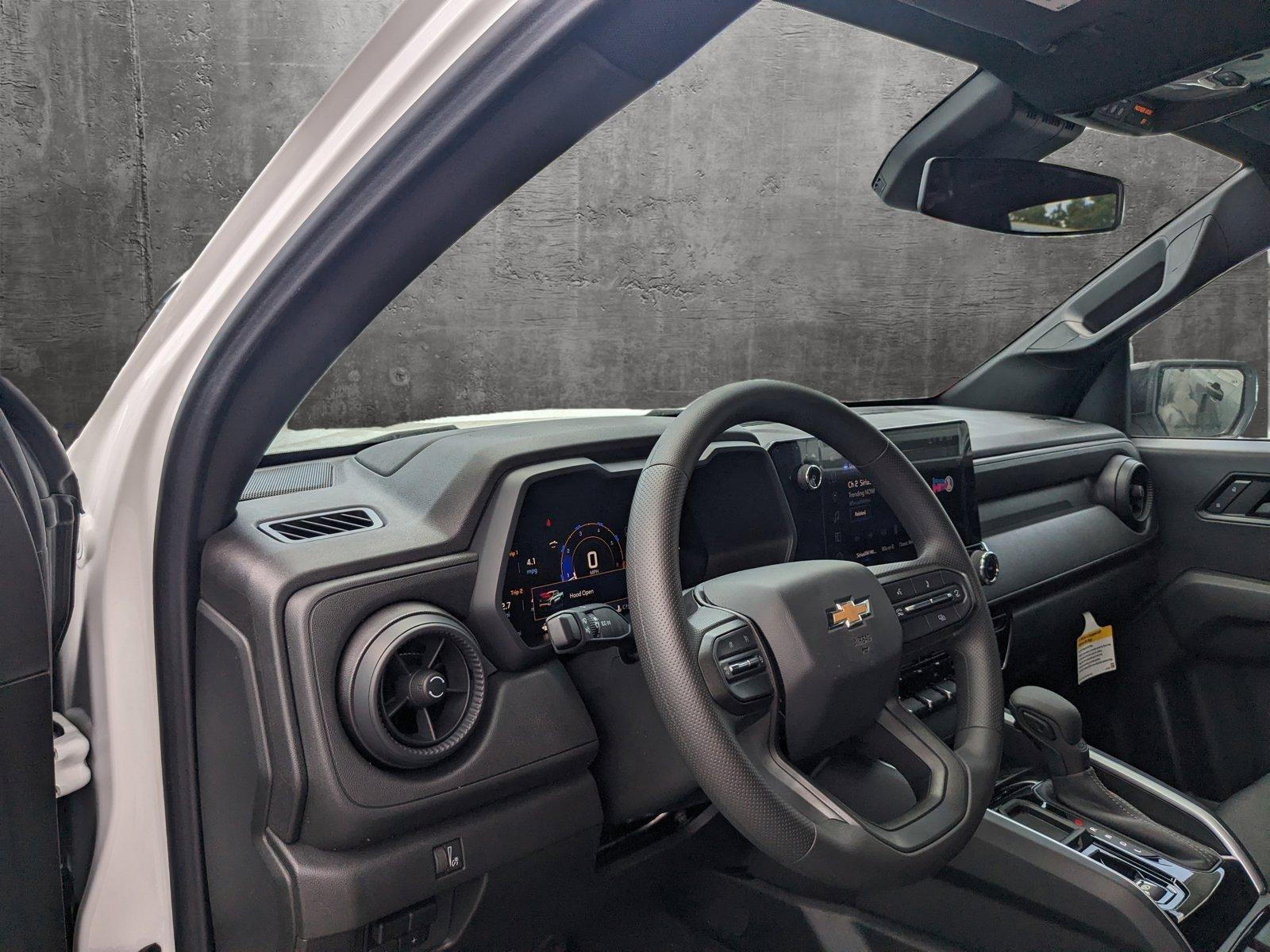 2024 Chevrolet Colorado Vehicle Photo in PEMBROKE PINES, FL 33024-6534